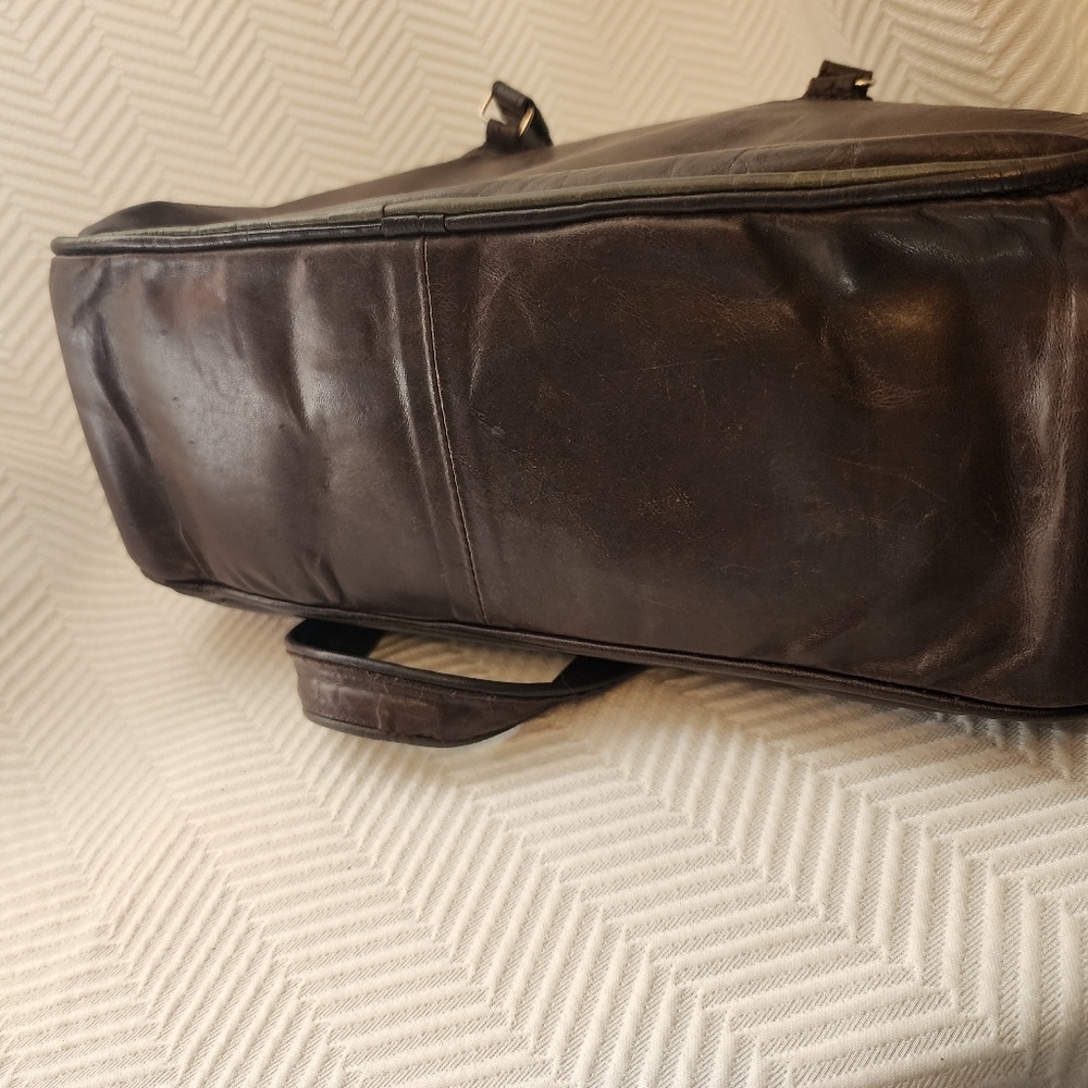 VINTAGE RK HANDBAG, IN CHESTNUT WITH OLIVE PIPING. - Picture 3 of 5